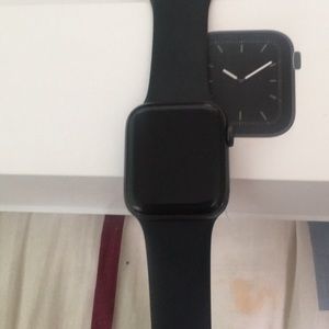 Selling my Apple Watch series 5 comes with box and charge price is negotiable
